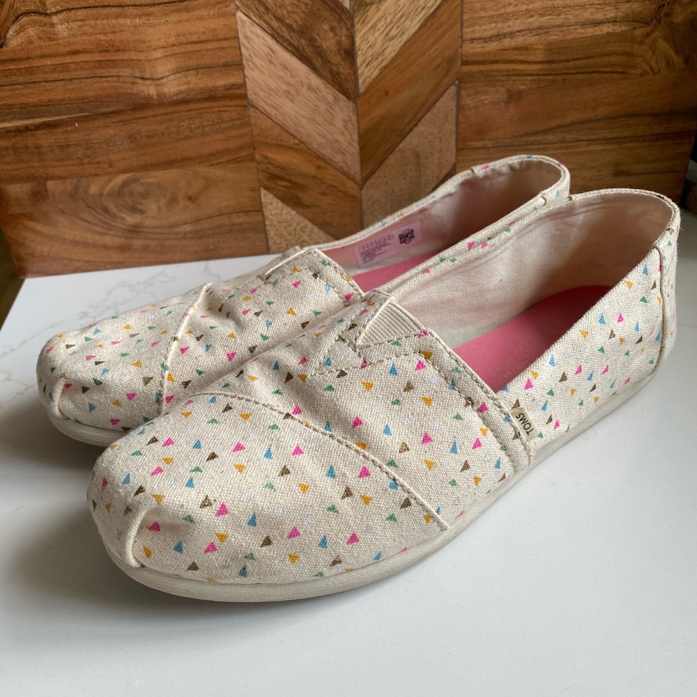 TOMS - Like New!